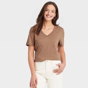 ⭐️ Universal Thread Women's V-Neck Tee - Barkwood Light Size M